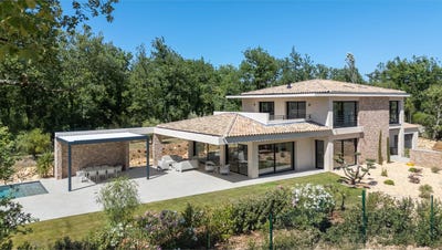 /international/fr/fayence-hh-15860520-fayence-provence-alpes-cote-d-azur-310100988546/