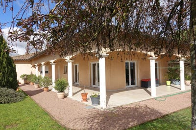 /international/fr/la-chapelle-de-guinchay-burgundy-310098892798/