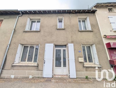 /international/fr/lussac-les-chateaux-charente-310100639935/