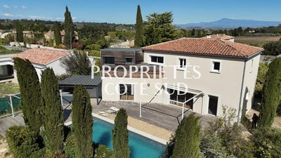 /international/fr/pujaut-languedoc-roussillon-310107499565/