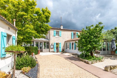 /international/fr/lucon-pays-de-la-loire-310105989167/