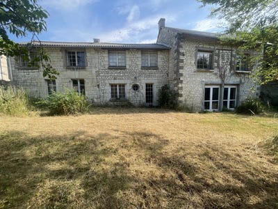 /international/fr/chalais-centre-val-de-loire-310105106725/