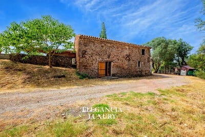/international/fr/roquebrune-sur-argens-provence-alpes-cote-d-azur-310100667735/