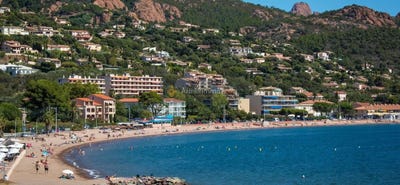 /international/fr/saint-raphael-provence-alpes-cote-d-azur-120093624887/