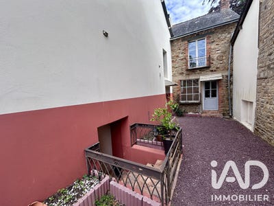 /international/fr/saint-sulpice-des-landes-brittany-310108925383/