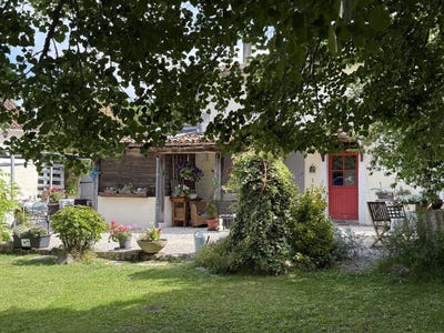 /international/fr/combiers-charente-310099950868/?lang=en