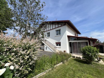 /international/fr/ustaritz-aquitaine-310108104836/