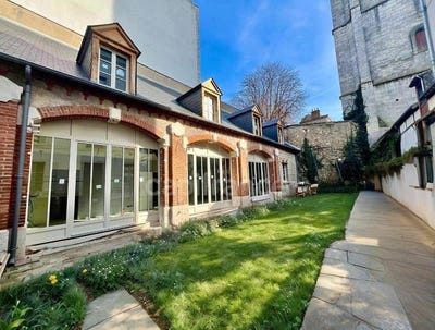 /international/fr/orleans-centre-val-de-loire-310098267906/