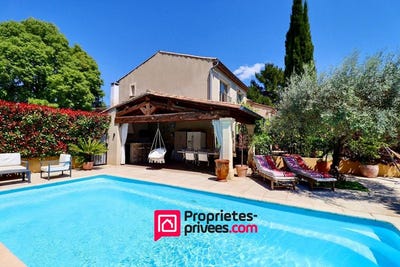 /international/fr/uzes-languedoc-roussillon-310108454199/