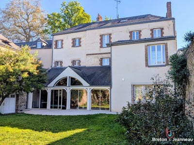/international/fr/laval-pays-de-la-loire-310107430721/
