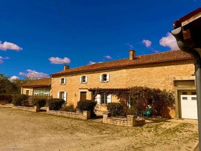 /international/fr/la-chapelle-pouilloux-charente-310108871044/
