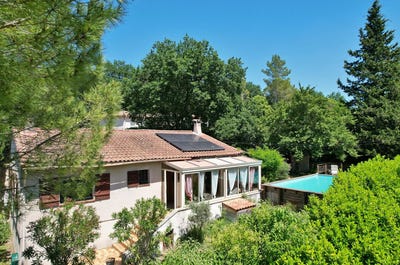 /international/fr/uzes-aquitaine-310108460590/