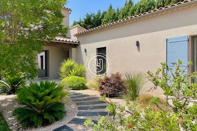 /international/fr/maussane-les-alpilles-provence-alpes-cote-d-azur-310101441833/?lang=id