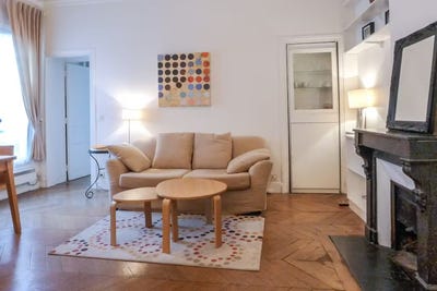 /international/fr/rue-du-conservatoire-paris-ile-de-france-310093832847/