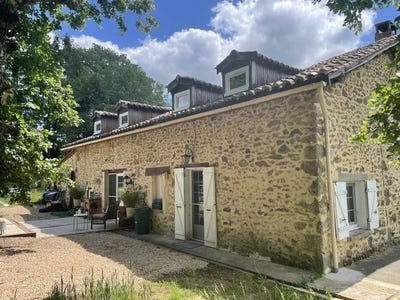 /international/fr/rochechouart-limousin-310108264303/