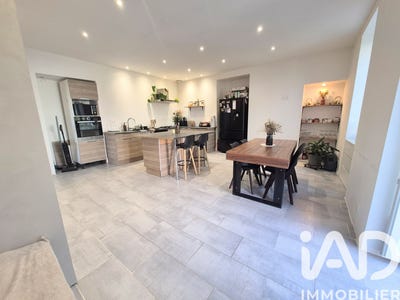/international/fr/monts-sur-guesnes-charente-310108726775/