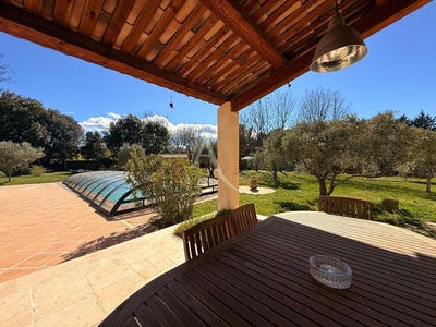 /international/fr/vinon-sur-verdon-provence-alpes-cote-d-azur-310108210391/