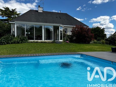 /international/fr/soulaire-et-bourg-pays-de-la-loire-310108156320/