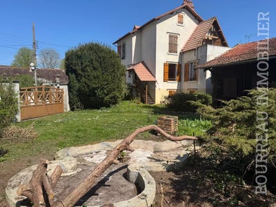 /international/fr/joigny-burgundy-310098892552/