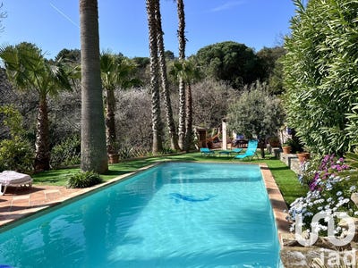 /international/fr/la-garde-freinet-provence-alpes-cote-d-azur-310101083427/