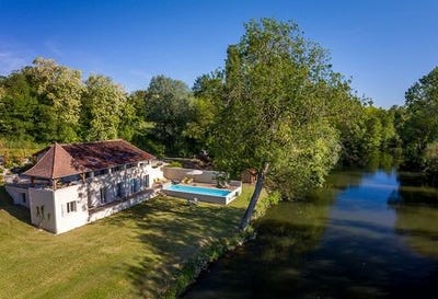 /international/fr/aubeterre-sur-dronne-charente-120094600771/