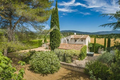 /international/fr/lourmarin-provence-alpes-cote-d-azur-310098702474/