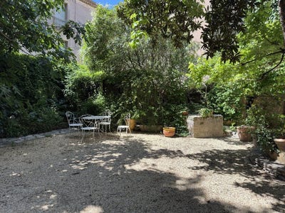 /international/fr/pezenas-languedoc-roussillon-310108250210/