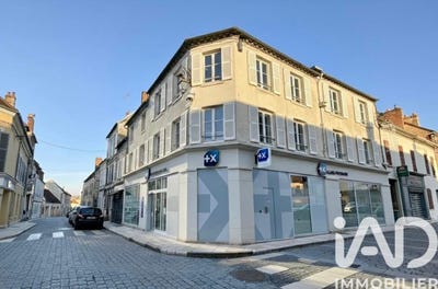 /international/fr/villeneuve-sur-yonne-burgundy-310107443292/