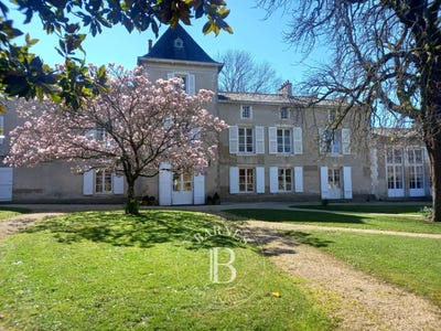 /international/fr/melle-charente-310100610840/