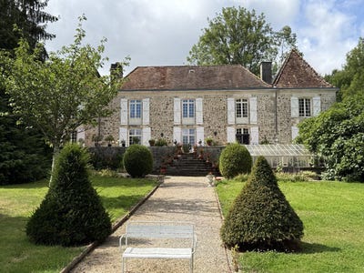 /international/fr/nontron-aquitaine-310107555824/