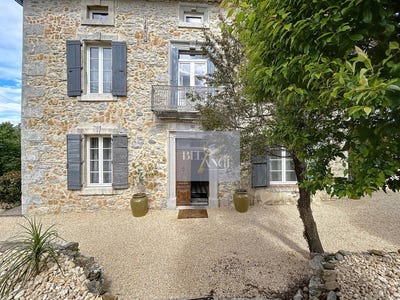 /international/fr/vallon-pont-d-arc-rhone-310105812564/