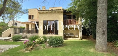 /international/fr/villeneuve-les-avignon-languedoc-roussillon-310107294508/