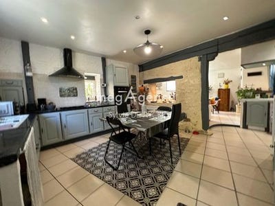 /international/fr/saint-martin-du-tertre-burgundy-310100281560/