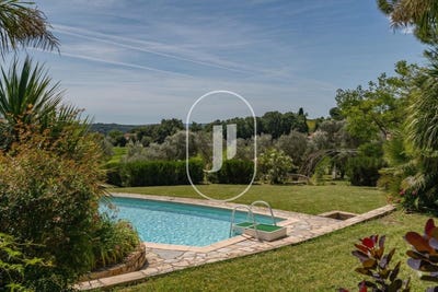 /international/fr/cruviers-lascours-languedoc-roussillon-310108944394/