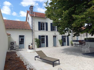 /international/fr/les-gours-charente-310101375460/?lang=en