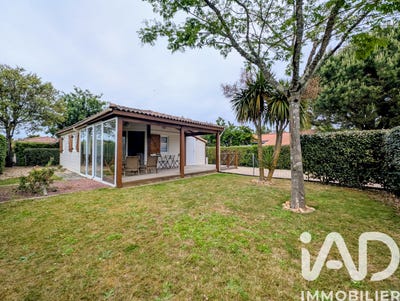 /international/fr/l-aiguillon-sur-vie-pays-de-la-loire-310108644140/