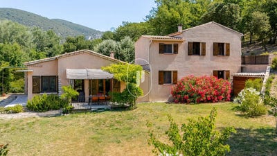 /international/fr/vaugines-provence-alpes-cote-d-azur-310100915196/