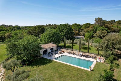 /international/fr/uzes-hh-15824710-uzes-aquitaine-310100953596/