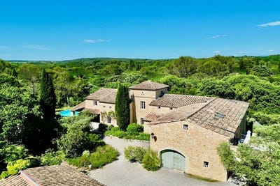 /international/fr/uzes-languedoc-roussillon-310108596600/
