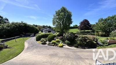 /international/fr/le-cloitre-pleyben-brittany-310108323470/