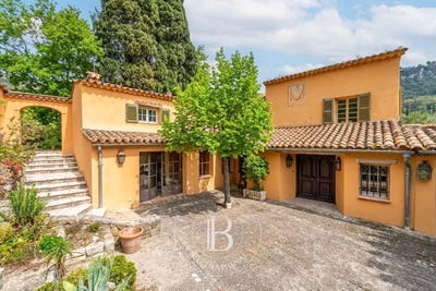 /international/fr/grasse-provence-alpes-cote-d-azur-310120035142/