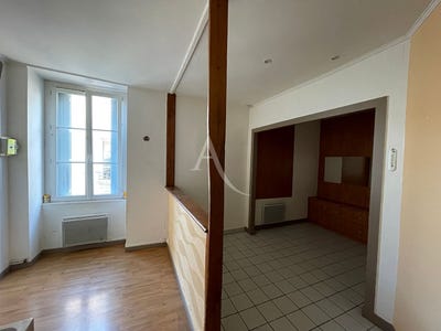 /international/fr/fontenay-le-comte-pays-de-la-loire-310120045448/