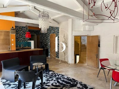 /international/fr/uzes-languedoc-roussillon-310109971699/