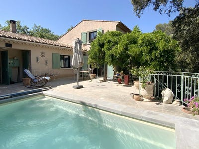 /international/fr/uzes-languedoc-roussillon-310108593026/?lang=pt
