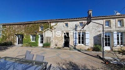 /international/fr/coulonges-sur-l-autize-charente-310108674997/