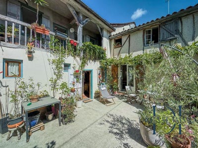 /international/fr/bassoues-midi-pyrenees-310099917453/