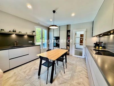 /international/fr/champigny-burgundy-310100281569/