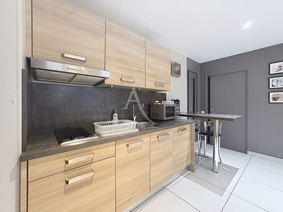 /international/fr/laval-pays-de-la-loire-310108212860/
