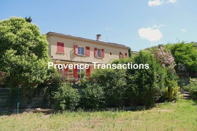 /international/fr/vacqueyras-provence-alpes-cote-d-azur-310108595083/