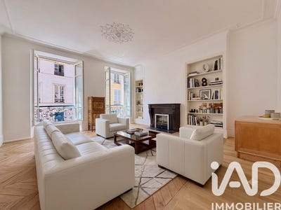/international/fr/versailles-ile-de-france-310108778156/